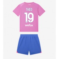 Dječji Nogometni Dres AC Milan Theo Hernandez #19 Rezervni 2023-24 Kratak Rukav (+ Kratke hlače)